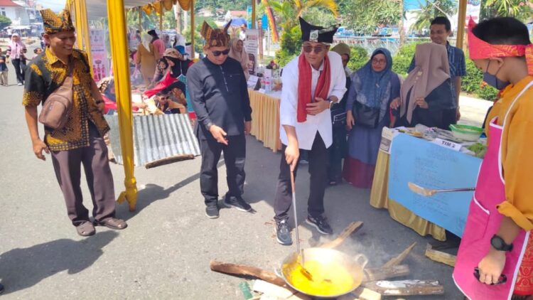 iven marandang dalam Festival Muaro Padang