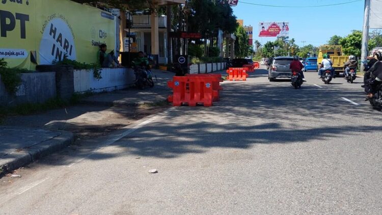 Tak Ada Lagi Mobil Parkir di Depan Basko Grand Mall, Ini Ancamannya Jika masih Bandel 1 Kondisi di depan Hotel Basko yang sepi dari kendaraan parkir. (Dok. Radarsumbar.com)