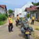 Satuan Tugas Preventif Operasi Ketupat Singgalang 2023 Polres Pasaman Barat saat melakukan patroli ke perumahan warga yang ditinggal saat mudik Lebaran 2023. (Dok. Antara)