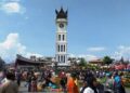 Pedagang di Jam Gadang Membludak, Wako Bukittinggi: Biarkan Mereka Cari Uang 3 Pedagang di Jam Gadang. (Dok. Istimewa)