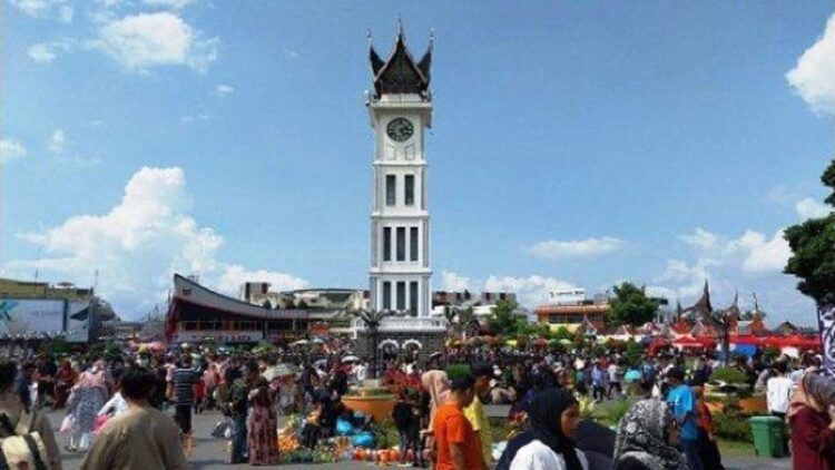 Pedagang di Jam Gadang. (Dok. Istimewa)