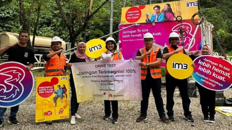 Uji coba kecepatan jaringan Indosat di Sumbar jelang lebaran. (Foto: Dok. IOH)