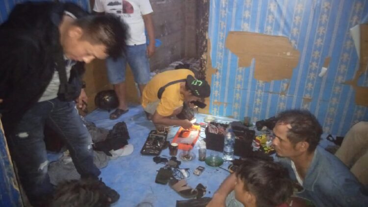 Empat Lelaki di Indarung Diciduk Saat Pesta Sabu 1 Penangkapan empat pelaku narkoba di Indarung. (Dok. Istimewa)