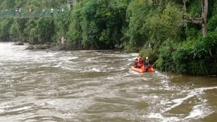 Terkendala Hujan, Pencarian Pria Gaek yang Hilang di Batang Sinamar Dihentikan Sementara 1 pencarian orang hilang di batang sinamar
