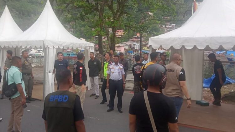 Wali Kota Padang, Hendri Septa dan jajaran Pemko Padang hingga unsur kepolisian meninjau kesiapan Festival Muaro Padang. (Foto: Dok. Radarsumbar.com)