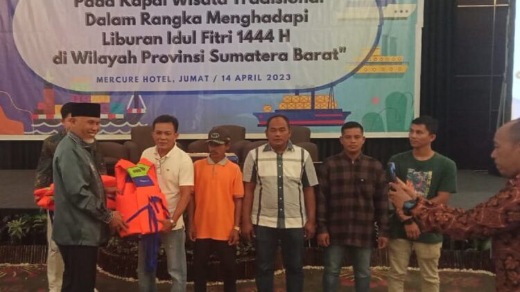 Sosialisasi keselamatan transportasi laut oleh Pemprov Sumbar dan KSOP Kelas II Teluk Bayur. (Foto: Dok. Radarsumbar.com)