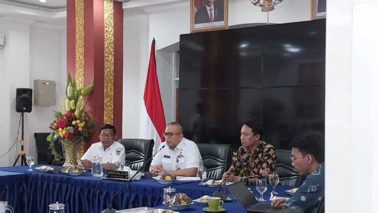 Dukung Peningkatan PAD, Bank Dunia Temui Pemko Padang 1 Perwakilan Bank Dunia berdiskusi dengan Pemko Padang. (Foto: Dok. Diskominfo Padang)