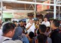 Andre Rosiade saat memberi keterangan kepada pers usai kunjungan ke Pasar Raya Fase 7. (Dok. Radarsumbar.com)