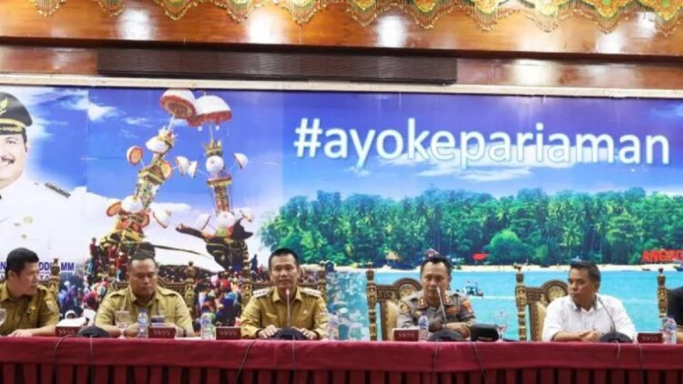Untuk Tujuan Keamanan, Wako Pariaman Minta Seluruh Desa-Kelurahan Pasang CCTV 1 Wako Pariaman, Sumbar Genius Umar (tiga kiri) membuka Rapat Koordinasi Pemaparan Indeks Desa Membangun (IDM) dan Program Smart City” di Pariaman, Senin (29/5) ANTARA/HO-Diskominfo Pariaman
