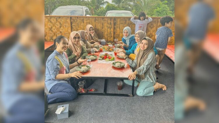 Rasakan Sensasi Menu Udang dan Cumi Balado Patai di Dapua 3 1 Suasana kulineran di Dapua 3. (Dok. Istimewa)