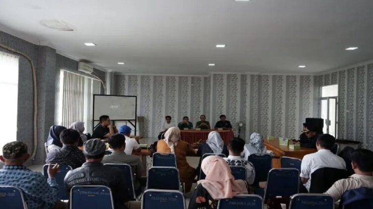 Pemkab Agam Sosialisasikan Perda 1/2020 ke Pemilik Homestay Selingkar Danau Maninjau 1 Peserta sosialisasi. Dok Diskominfo Agam