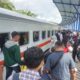 Masyarakat menggunakan moda transportasi kereta api di Sumbar. (Dok. PT KAI Divre II Sumbar)