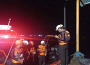 Dua Kapal Karam Dihantam Ombak Besar di Pasbar, Seorang Nelayan Hilang