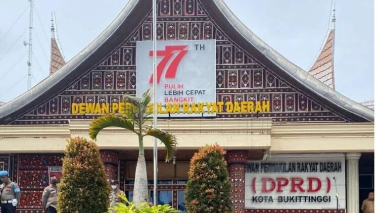 Kantor DPRD Kota Bukittinggi, Sumatera Barat. (dok. Antara/Al Fatah)