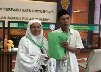 8 Pasangan Lansia di Dharmasraya Ikuti Isbat Nikah