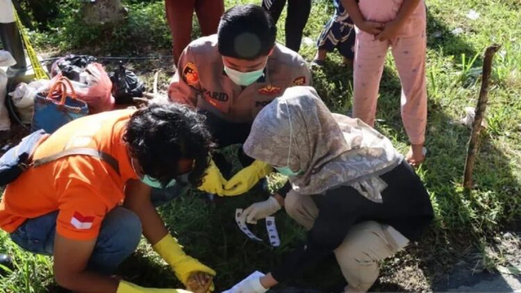 Penemuan sosok mayat perempuan gegerkan warga di Lubuk Selasih, Nagari Batang Barus, Kecamatan Gunung Talang, Kabupaten Solok, Sumatera Barat (ANTARA/HO-Humas Polres Solok)