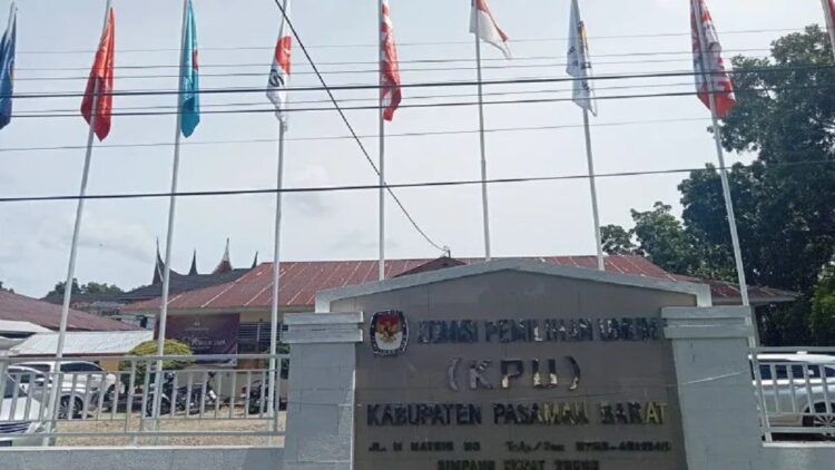 Komisi Pemilihan Umum Kabupaten Pasaman Barat siap menerima berkas pencalonan bakal calon anggota DPRD untuk Pemilu 2024. (Antara/Altas Maulana).