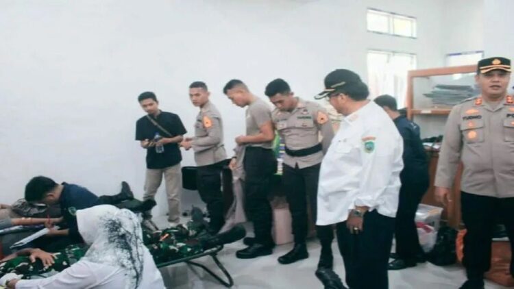 Taruna-Taruni Kompi A dan B Latsitardanus Pasaman Ikuti Donor Darah 1 Bupati Pasaman, Benny Utama saat meninjau kegiatan Latihan Integrasi Taruna Wreda Nusanta (Latsitardanus) XLIII 2023 (ANTARA/HO-Humas Pemkab Pasaman)