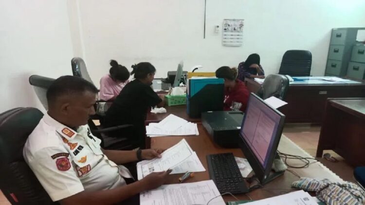 Artis sawer yang sedang berada di Mako Satpol PP Damkar Agam. Dok Antara/Yusrizal