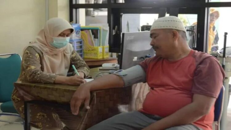 Puluhan CJH Kota Padangpanjang menerima vaksin meningitis. (Foto: Dok. ANTARA)