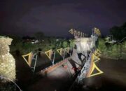Tergerus Arus Sungai, Dua Jembatan di Padangpariaman Ambruk