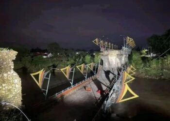Tergerus Arus Sungai, Dua Jembatan di Padangpariaman Ambruk