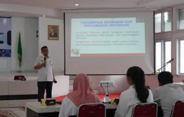 Terapkan Sistem Pemerintahan Berbasis Elektronik, Dinas Kominfo sosialisasikan tandatangan elektronik. (Foto: ANTARA)