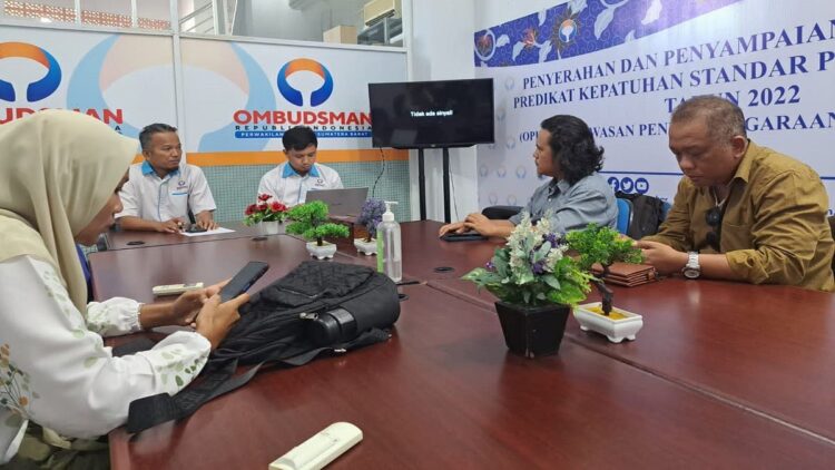 KWAK Sumbar juga Laporkan Aksi Pengusiran Wartawan ke Ombusdman 1 Pelaporan dugaan maladministrasi pelayanan ke Ombudsman yang terjadi saat pelantikan Wawako Padang beberapa waktu lalu. (Foto: Dok. KWAK)