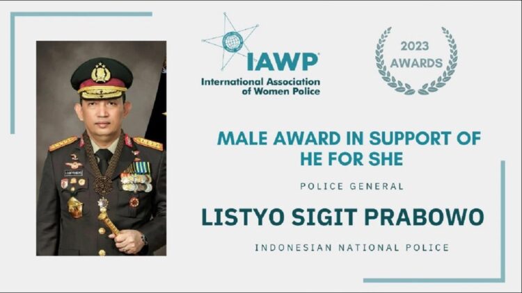 Kapolri Raih Penghargaan dari International Association of Women Police 1 Kapolri dapat penghargaan dari ikatan Polwan Internasional. (Dok. Istimewa)