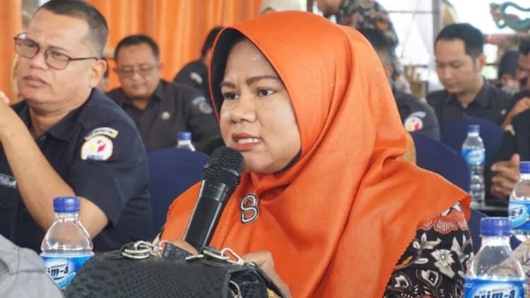 Bawaslu Pasaman Temukan 106 orang Pemilih Bermasalah di DPSHP 1 Kordiv Hukum, Pencegahan, Parmas dan Humas Bawaslu Kabupaten Pasaman, Mesrawati. (Antara/Heri Sumarno)