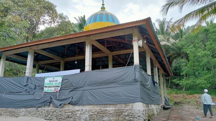 Tim UPZ Semen Padang Terkesima dengan Perkembangan Islam di Pedalaman Mentawai 1 Masjid Bahrul Ulum di pedalaman Mentawai yang menjadi lokasi bantuan UPZ Semen Padang. (Dok. Istimewa)