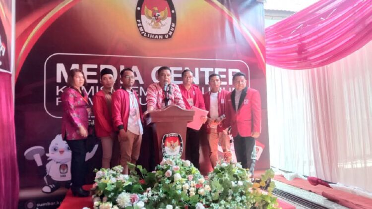 Pendaftaran bacaleg DPRD Sumbar periode 2024-2029 dari Partai Solidaritas Indonesia. (Foto: Dok. Radarsumbar.com)