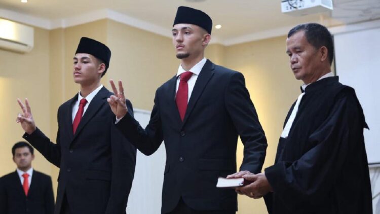 Rafael Struick dan Ivar Jenner saat ambil sumpah WNI. (Dok. PSSI)