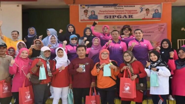 Wali Kota Pariaman, Sumbar Genius Umar berfoto bersama pada sosialisasi Sistem Informasi Pengukuran Kebugaran (Sipgar) di Pariaman, Sabtu (20/5). ANTARA/HO-Diskominfo Pariaman