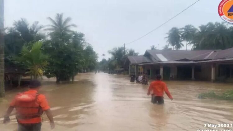 Kondisi banjir di Kabupaten Padang Pariaman, Sumbar akibat cuaca ekstrem yang dialami daerah itu semenjak Sabtu (6/4) sore. ANTARA/HO- BPBD Padang Pariaman