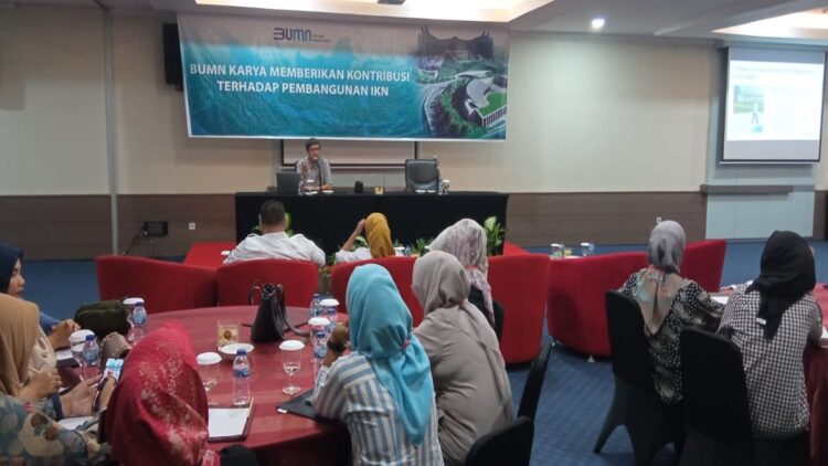 Acara seminar yang diinisiasi oleh Anggota DPR RI Andre Rosiade dengan tema "BUMN Karya Memberikan Kontribusi terhadap Pembangunan IKM, Hotel Truntum Padang, Selasa (2/5/2023). (Foto: Radarsumbar.com)
