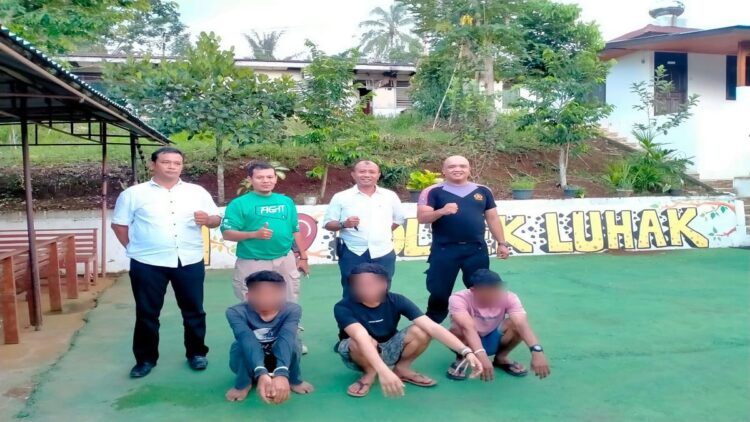Polres Payakumbuh Tangkap Komplotan Pencuri Alat Mesin Las, Ini Kronologinya 1 3 pencuri alat mesin las yang beraksi di Limapuluh Kota ditangkap. (Foto: Dok. Polres Payakumbuh)