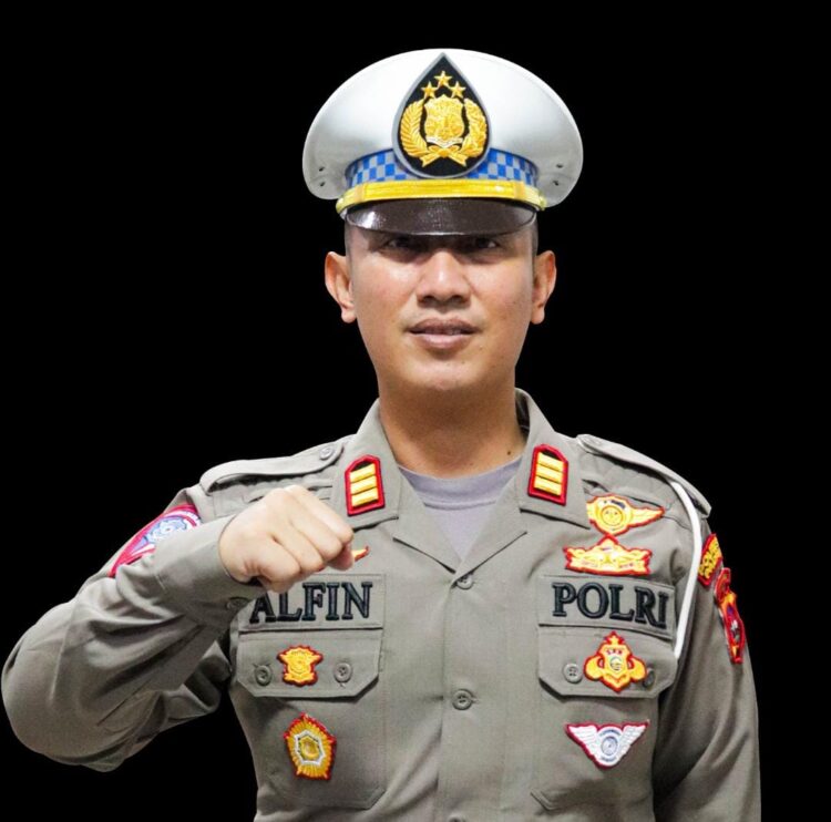 20 Kecelakaan Terjadi selama Operasi Ketupat 2023 di Padang, 6 Orang Tewas 1 Kasat Lantas Polresta Padang AKP Alfin. (Foto: Dok. Istimewa)