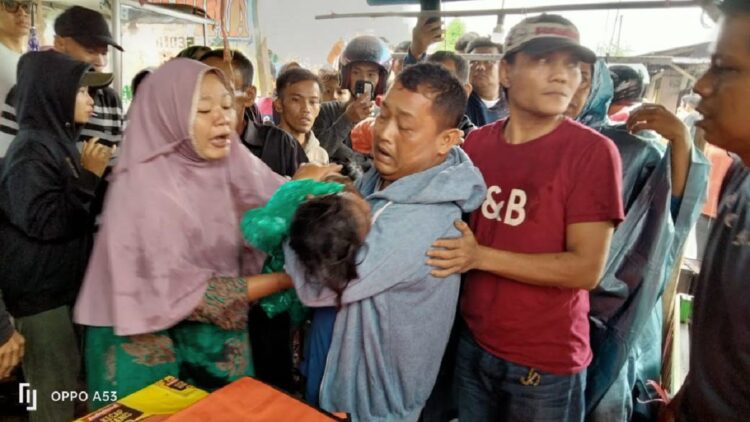 Hanyut di Parit, Balita 3 Tahun di Padang Ditemukan Meninggal Dunia 1 Penemuan balita yang hilang sejak Sabtu (6/5/2023) malam. Korban meninggal dunia. (Foto: Dok. Basarnas)