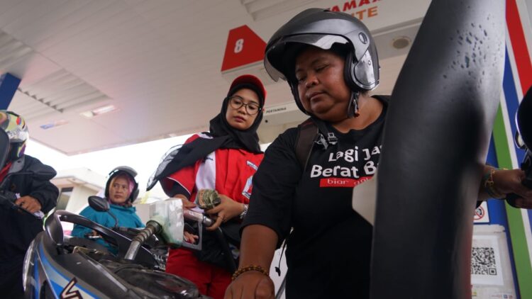 Ilustrasi pengisian BBM di SPBU. (Foto: Dok. Radarsumbar.com)