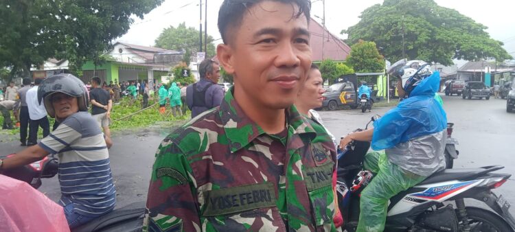 Cerita Prajurit TNI Saksikan Driver Ojol Tertimpa Pohon di Padang: Saya Berada di Belakang Korban 1 Babinsa Ranah Parak Rumbio, Sertu Yose Febri. (Foto: Dok. Muhammad Aidil)