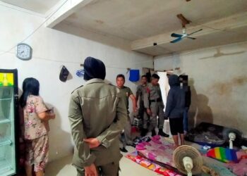 Satpol PP Tertibkan Tempat Pijat Plus-plus di Padang, Ini yang Ditemukan Petugas