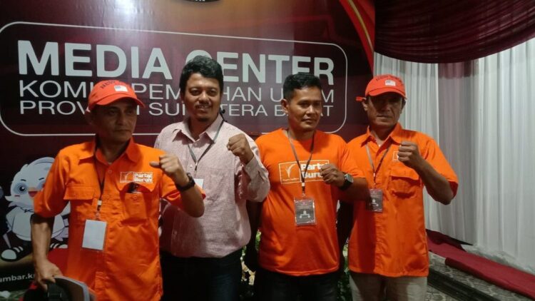 Daftarkan Bacaleg DPRD Sumbar, Partai Buruh: Kami Ingin Perjuangkan Cita-cita Pekerja 1 Konferensi pers Exco Partai Buruh Sumbar. (Foto: Dok. Radarsumbar.com)