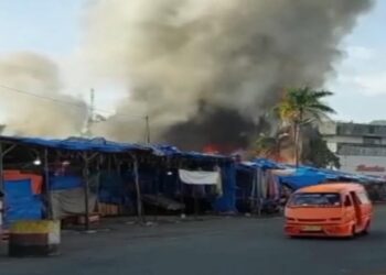 Puluhan Lapak PKL di Pasar Raya Padang Terbakar, Damkar Terjunkan 7 Mobil