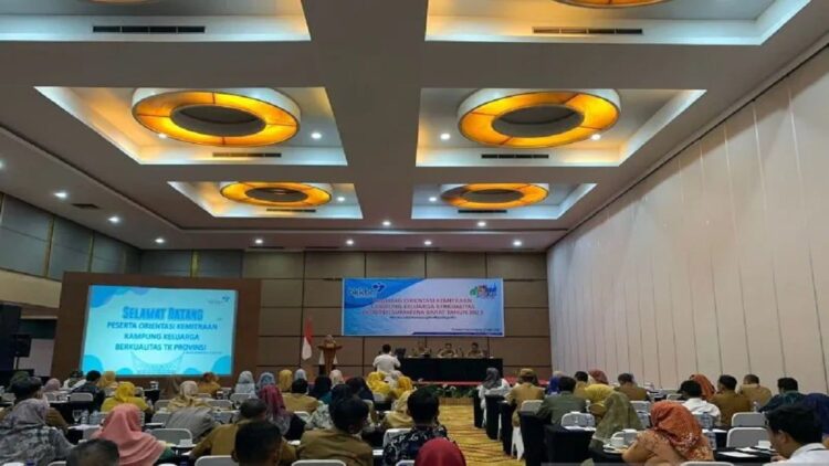 BKKBN Sumbar menggelar Orientasi Kemitraan Kampung Berkualitas di Padang, Senin. (ANTARA/Mario)