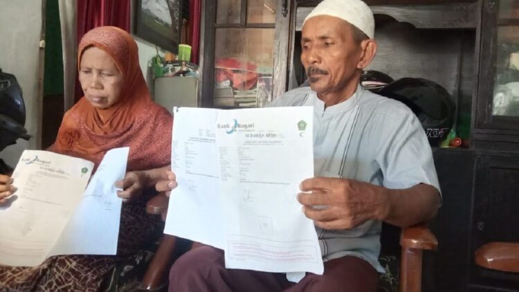 Minta Izin Naik Haji, Warga Padang Ini malah Diberhentikan dari Tempatnya Bekerja 1 Warga Kampung Jua, Kecamatan Lubuk Begalung, Kota Padang diberhentikan dari pekerjaan usai meminta izin hendak naik haji. (Foto: Dok. Radarsumbar.com)