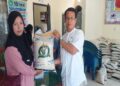 Lurah Batang Kabung Ganting Salurkan Ratusan Karung Beras untuk Warga Kurang Mampu