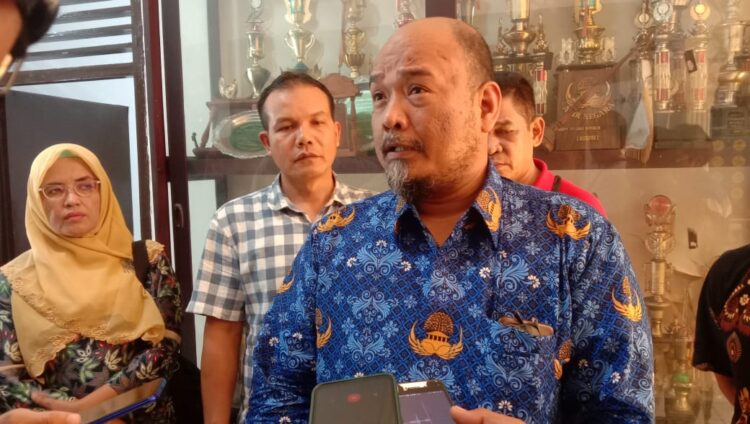 Kabid Hubungan Industrial dan Pengawasan Ketenagakerjaan Disnakertrans Sumbar, Muhammad Ridwan Afif. (Foto: Dok. Radarsumbar.com)