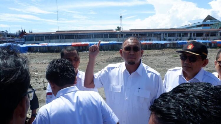 Andre Rosiade: Terima Kasih Presiden Jokowi atas Pembangunan Pasar Raya Padang Fase 7 1 Anggota DPR RI, Andre Rosiade bersama rombongan meninjau kesiapan pembangunan Pasar Raya Fase 7. (Foto: Dok. Radarsumbar.com)