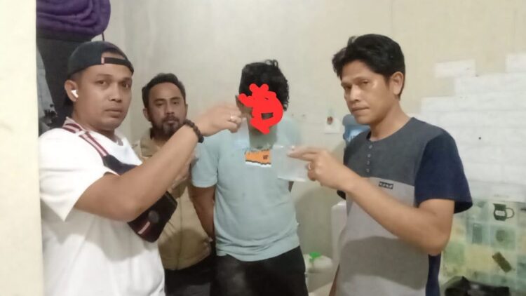 Tim Rajawali Amankan Pemasok dan Bandar Pil Ekstasi di Padang 1 Bandar ekstasi diamankan Satnarkoba Polresta Padang. (Dok. Istimewa)